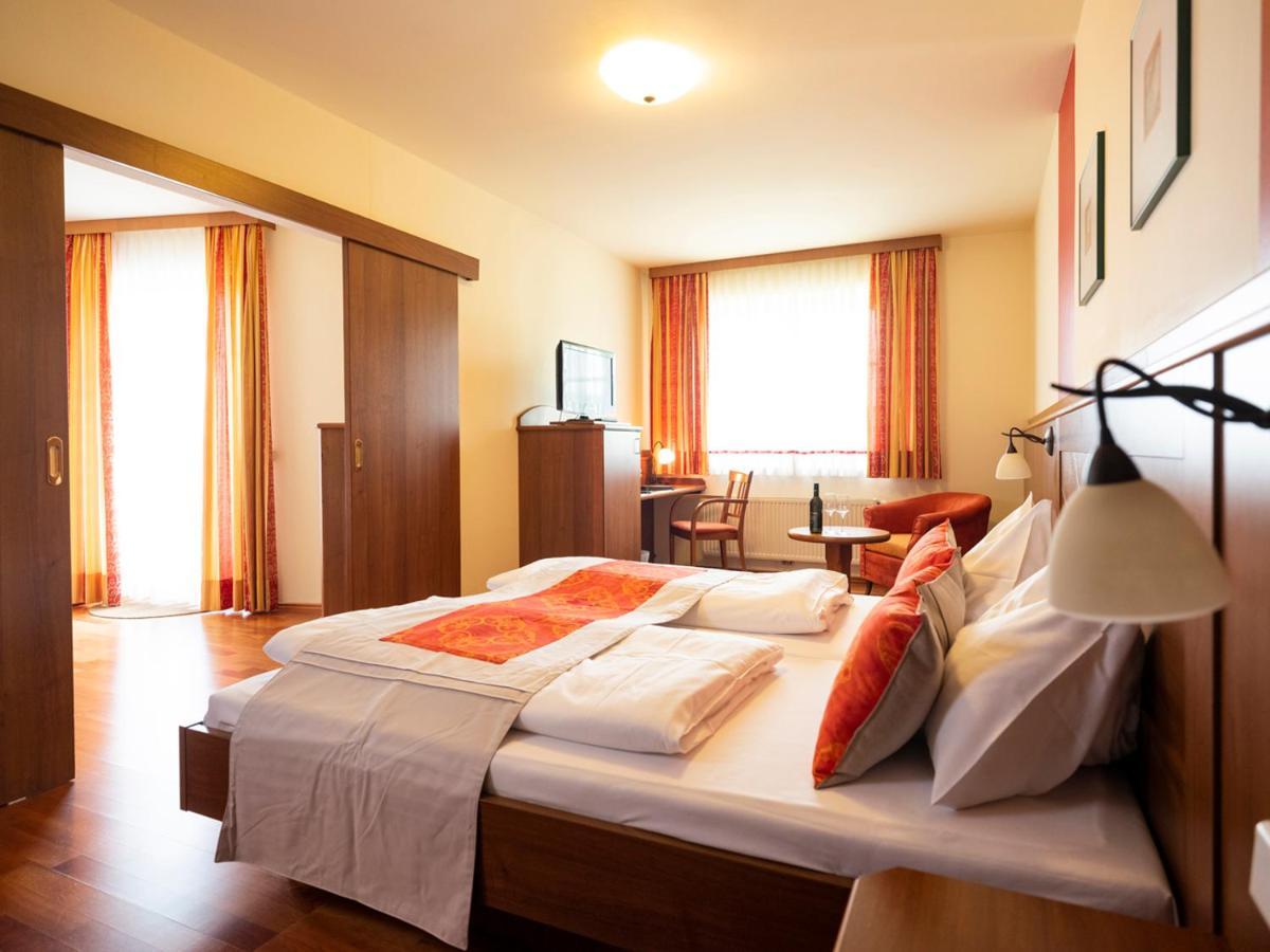 Hotel Neustifter Poysdorf Exterior foto